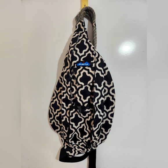 Kavu Black and White Patterned Women's Bag - Picture 1 of 7